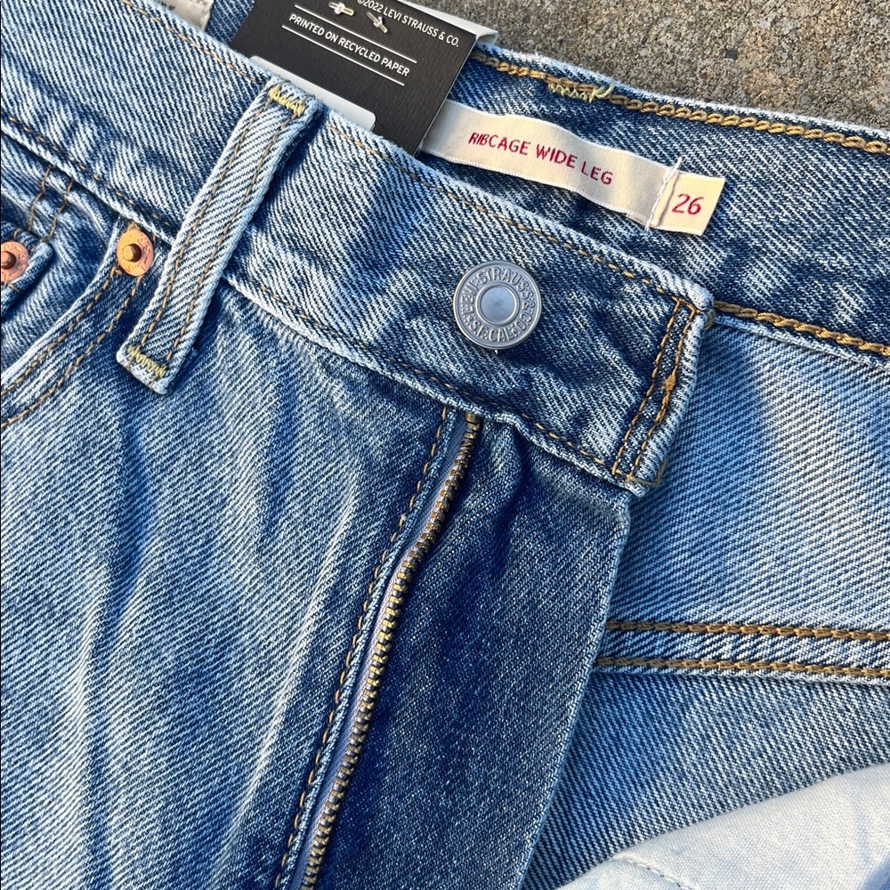 NWT Levi’s Premium Ribcage Wide Leg Jeans w/ Rare Blank Red Tab - Picture 8 of 12